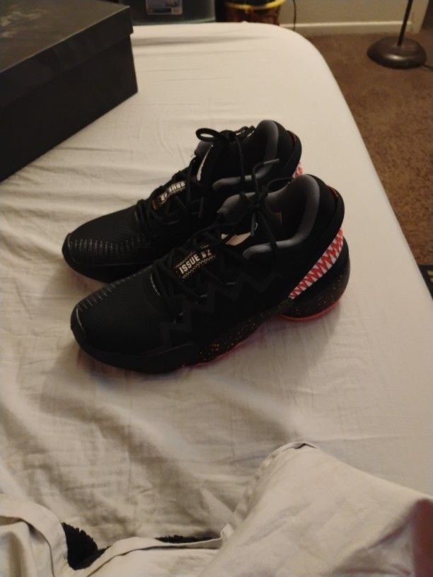 Venom Shoes Size 5y