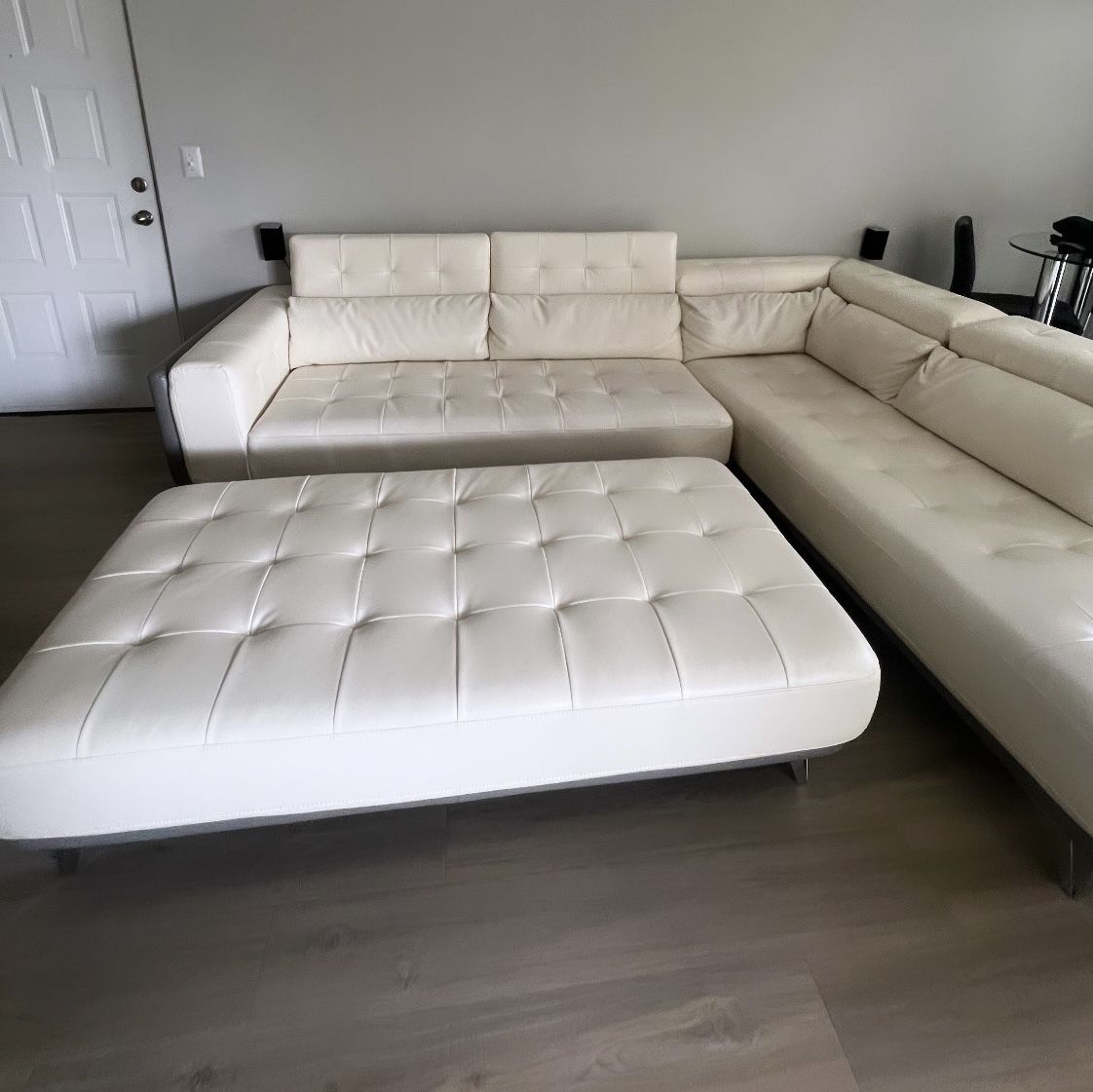 White/creme Sectional