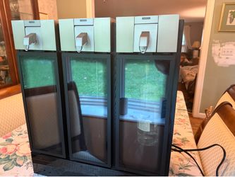 Skybar wine dispenser and chiller
