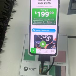 Motorola Razr 2025 For 200$