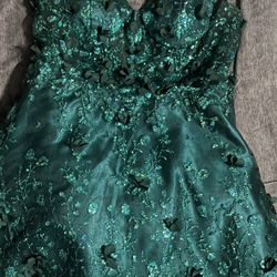 Emerald Green Dress With 3D Flowers And Sparkle $250 Or Best Offer