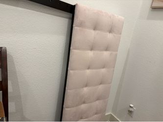 Headboard upholstered