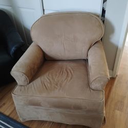 Swade Chair Goes Around.