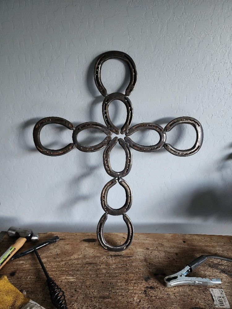 Horseshoe Cross
