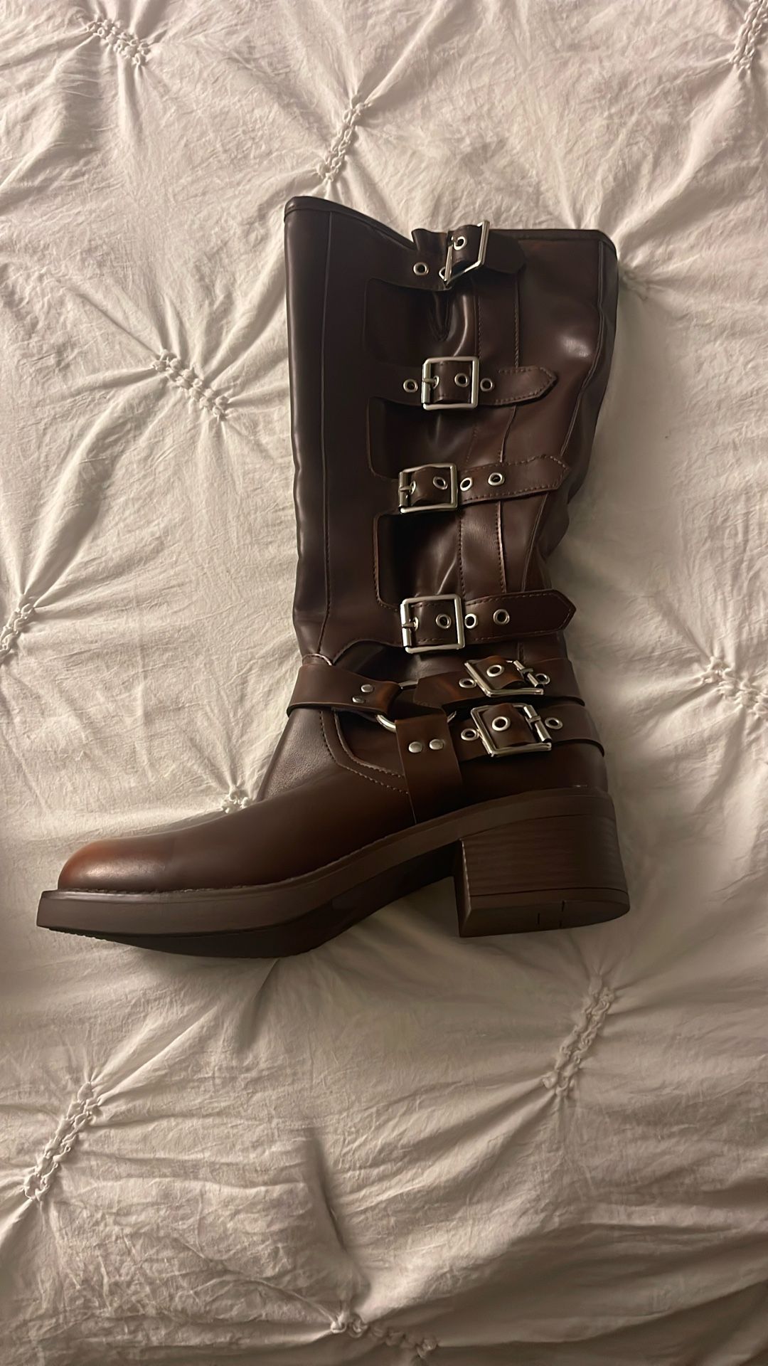 Brand new women’s boots never worn size 7
