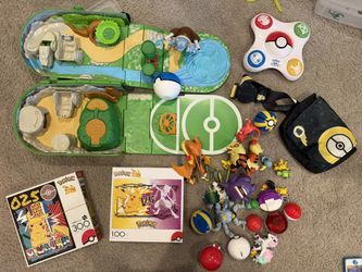 Pokemon Playset / Trivia Toy