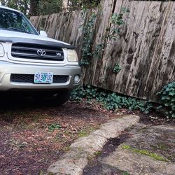 2004 Toyota Sequoia 4x4 - 3 Rows Of Seats