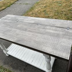 Table / Buffet 