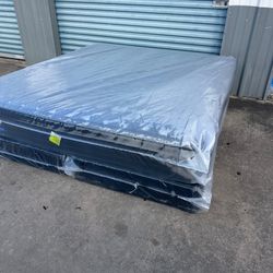 King Size Mattress And Boxspring 