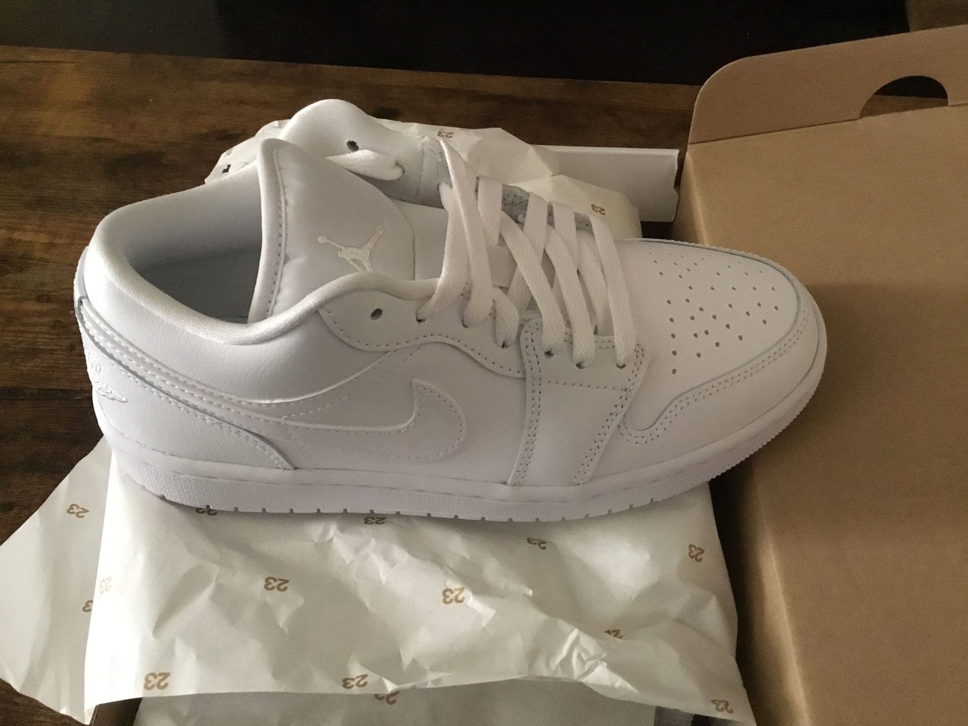 New Women's Air Jordan Low size