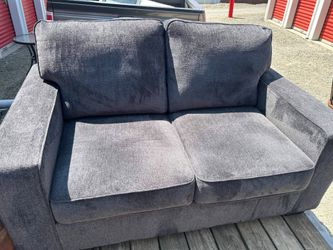 Loveseat & pillows