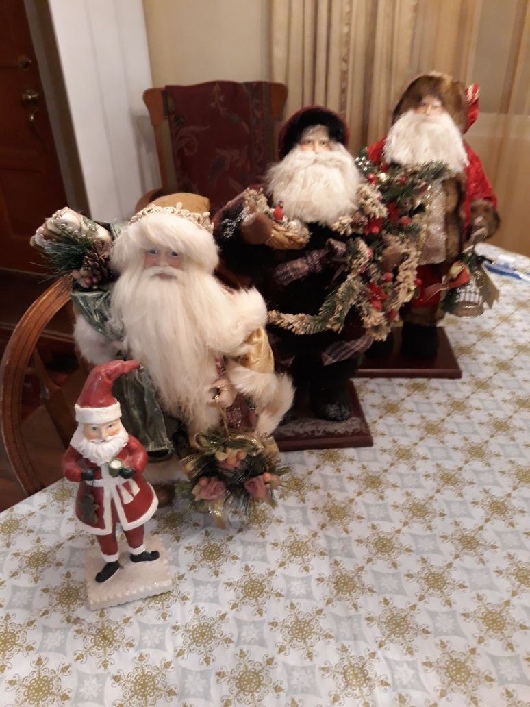 LARGE SANTAS