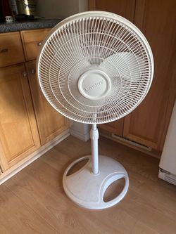 Lasko Oscillating Floor Fan