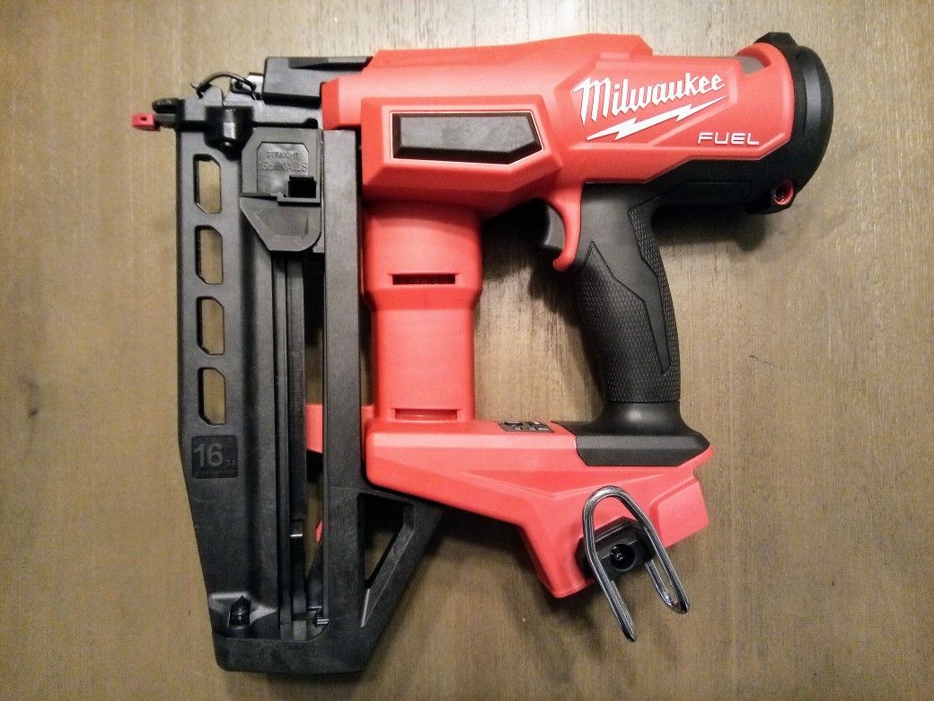 Milwaukee M18 Fuel 16 GA Straight Finish Nailer