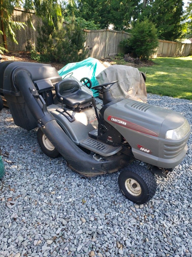 Riding Lawnmower 