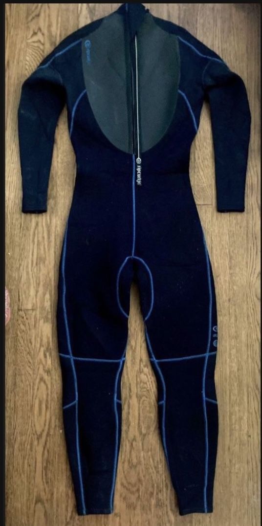 NEW WOMENS WETSUIT