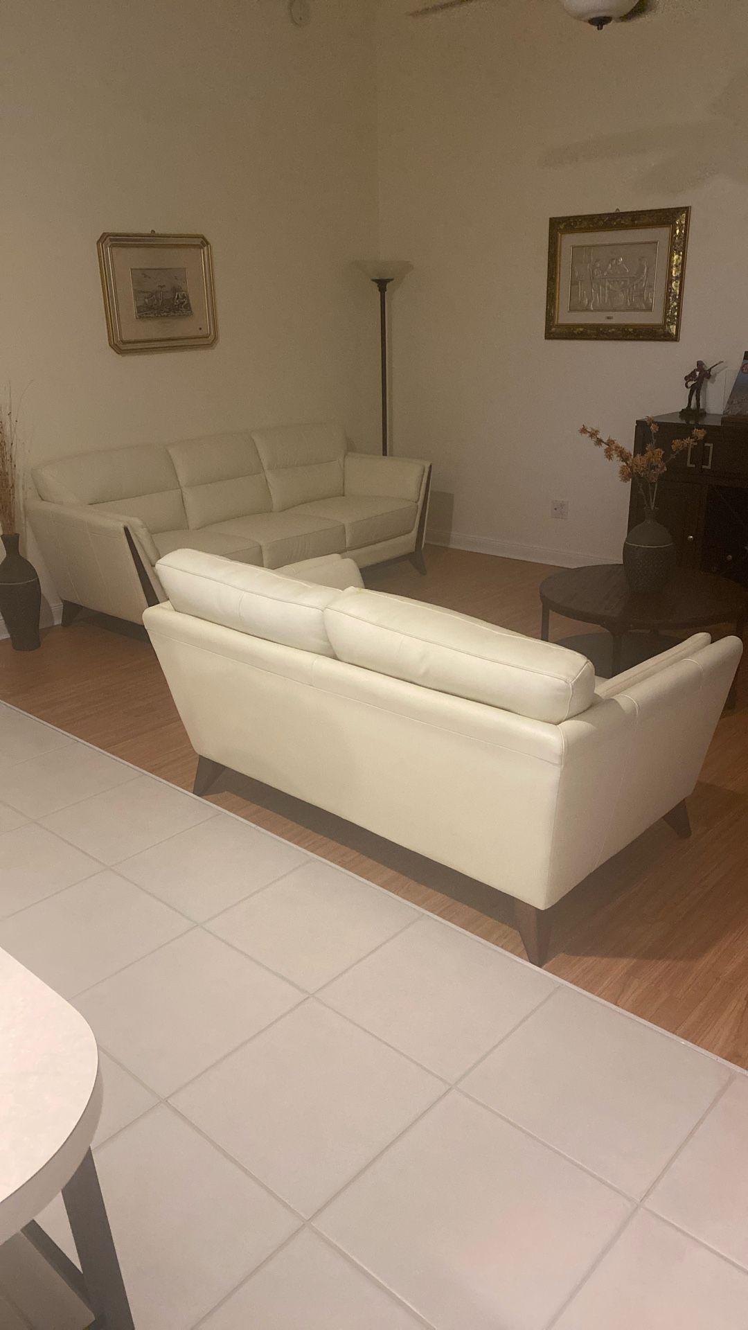 4 Pc. Fine Leather Living Room Set w/Table