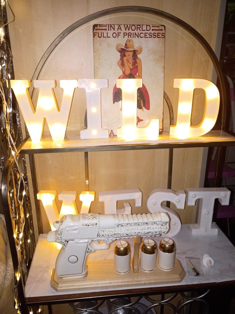 WILD WEST PARTY DECOR BUNDLE YES BRAND NEW!