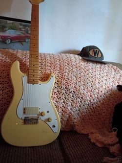 Stratocaster-Style Electric Guitar Vintage White made by mako guitars in the likes of the fender. Made with quality and is a popular brand with qualit