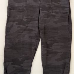 EXPRESS CROPPED STRAIGHT JOGGER STYLE PANTS CAMO SIZE 6 HIGH RISE STRETCH NWT