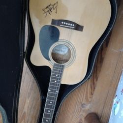 Gretchen Wilson Autographed Electric/Acoustic Guitar