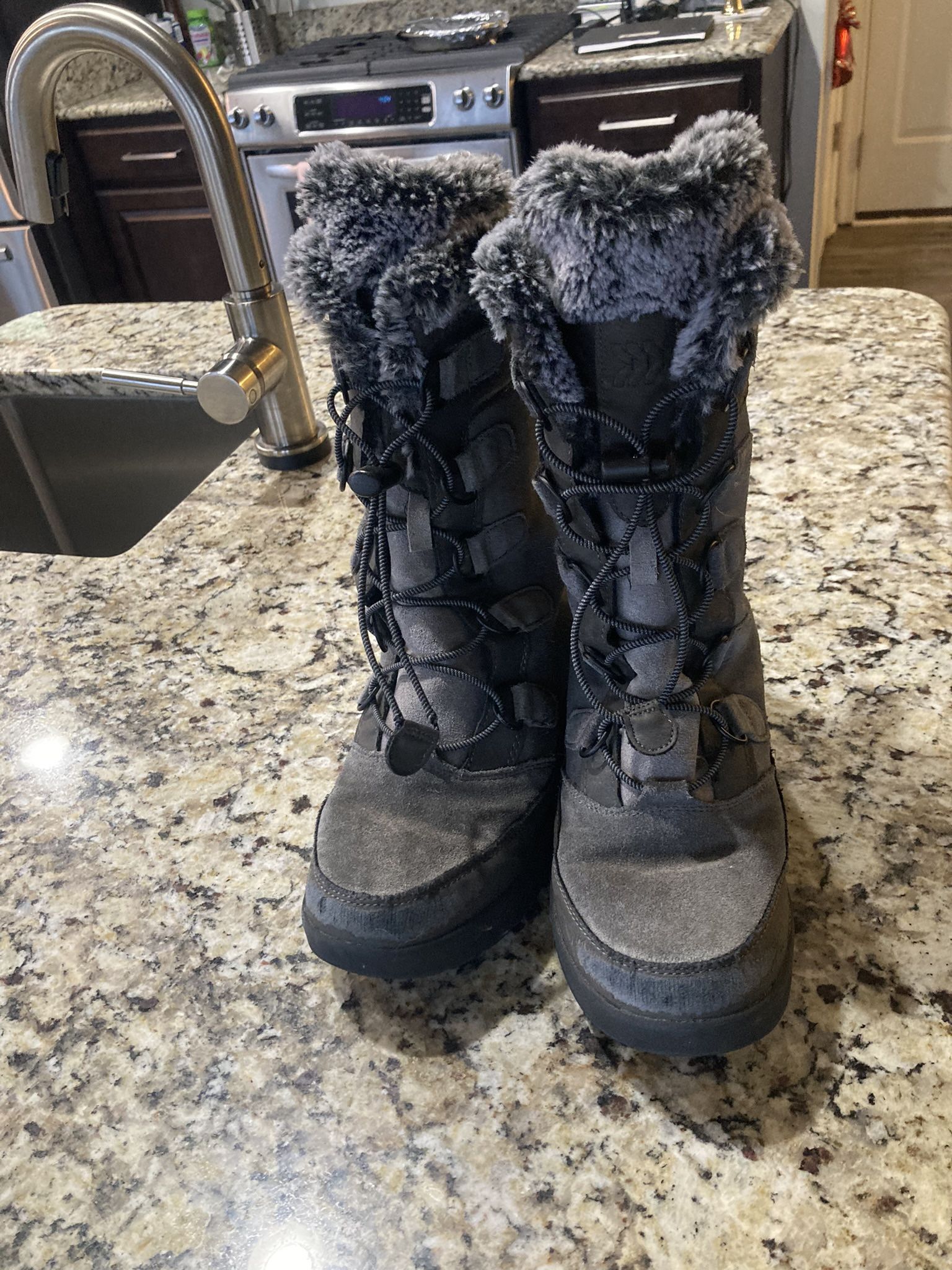 All in Motion Winter Snow Boots Kids Size 4 Faux Fur Alberta Gray