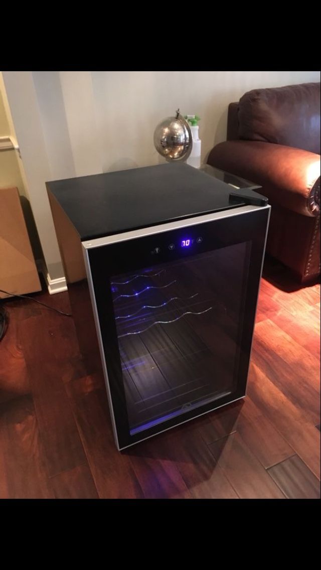 Igloo MIS1530 Beverage Wine beer pop soda cooler fridge