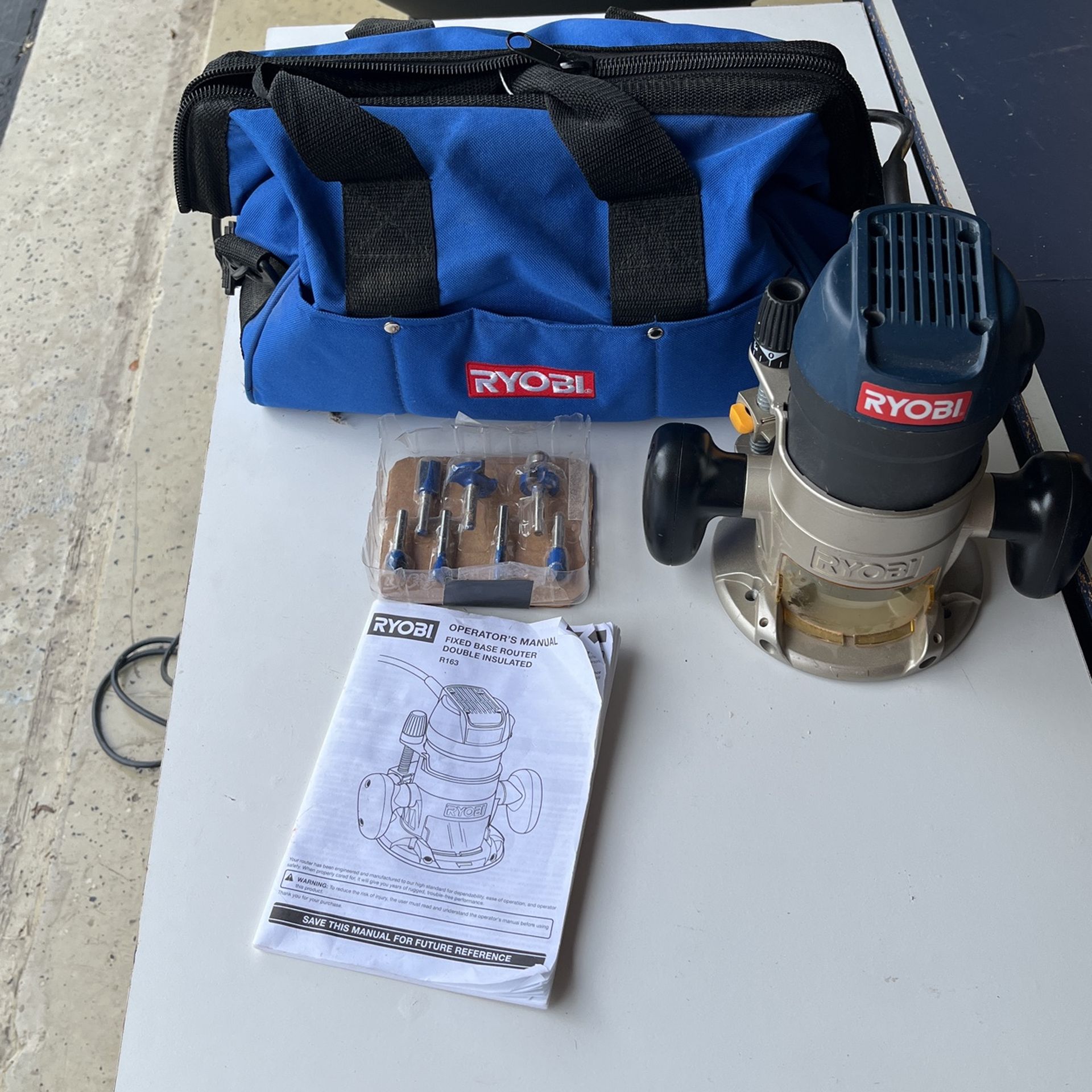 ROUTER - RYOBI Fixed Base - R163