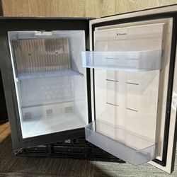 Dometic HiPRO 4000 Ultra Quiet Mini Fridge for Sale - Perfect for College Students!