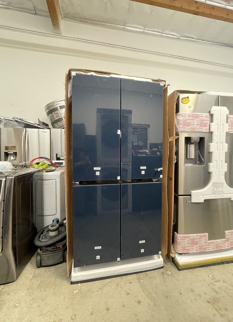 SAMSUNG 4 DOOR FLEX REFRIGERATOR WITH BEVERAGE CENTER for Sale in