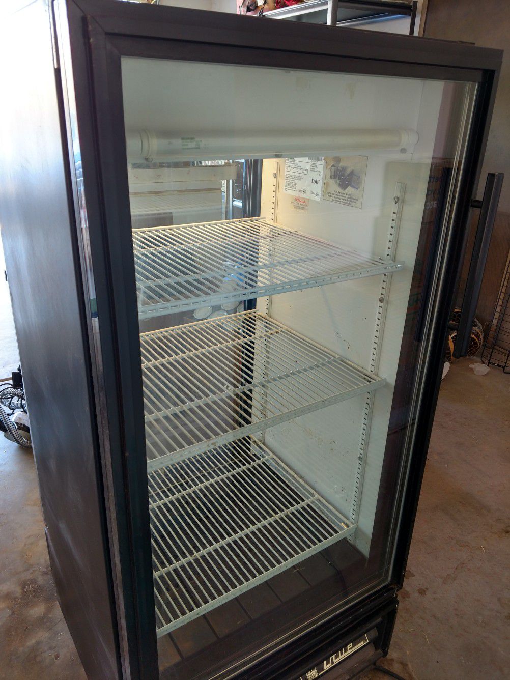 Full size upright beverage refrigerator true manufacturing company