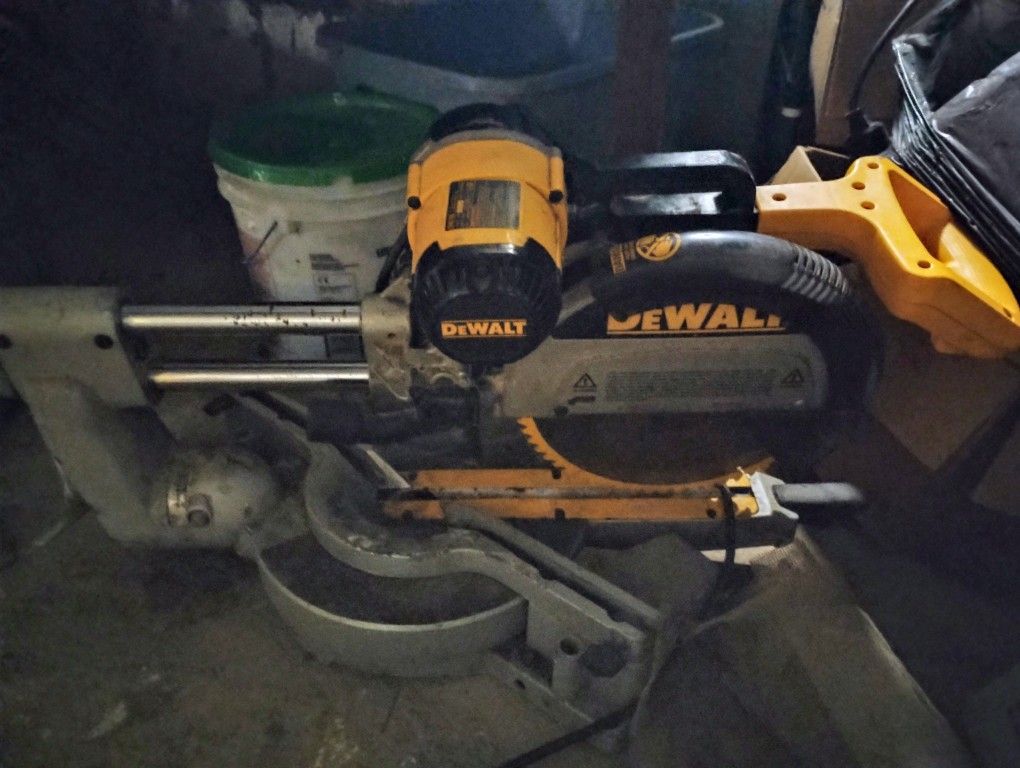 DeWalt Sliding Radial Saw