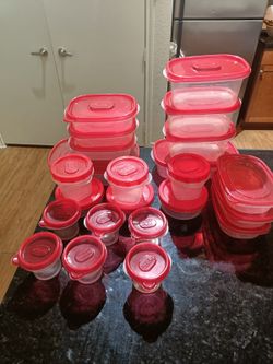 23 pieces of Containers for 15$