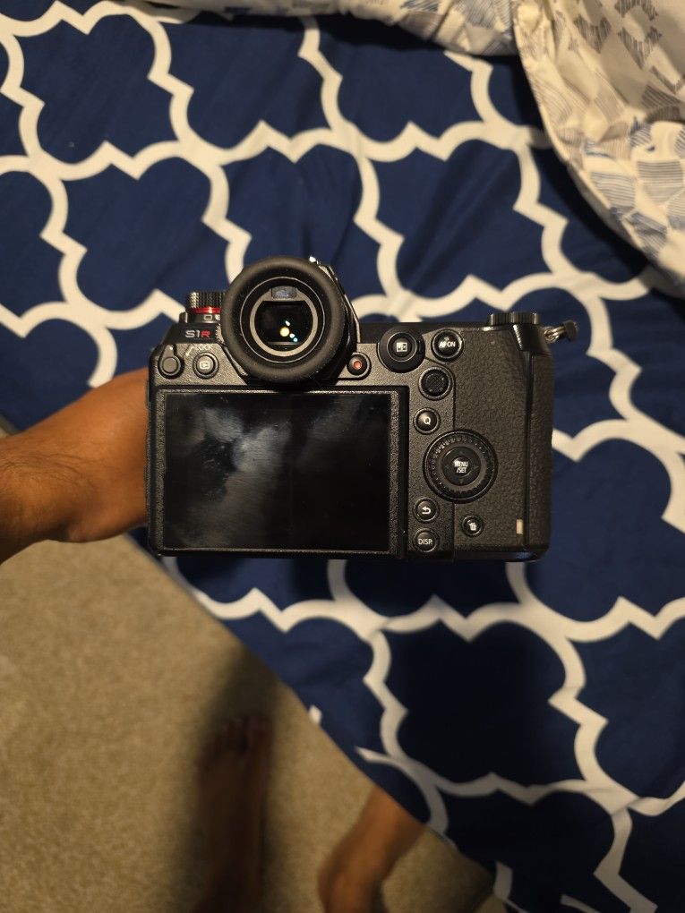 Panasonic lumix s1r