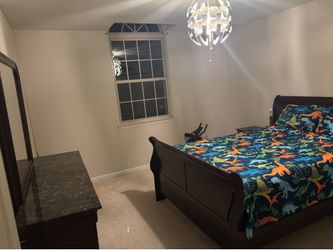 Queen bedroom set / bed with mattress / 2 nightstands / vanity with mirror