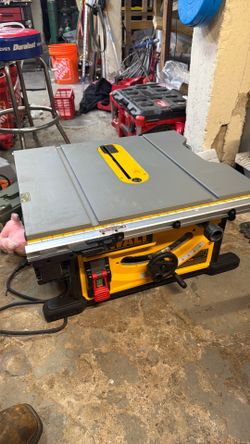 Barely used dewalt 10 inch 15 amp table saw