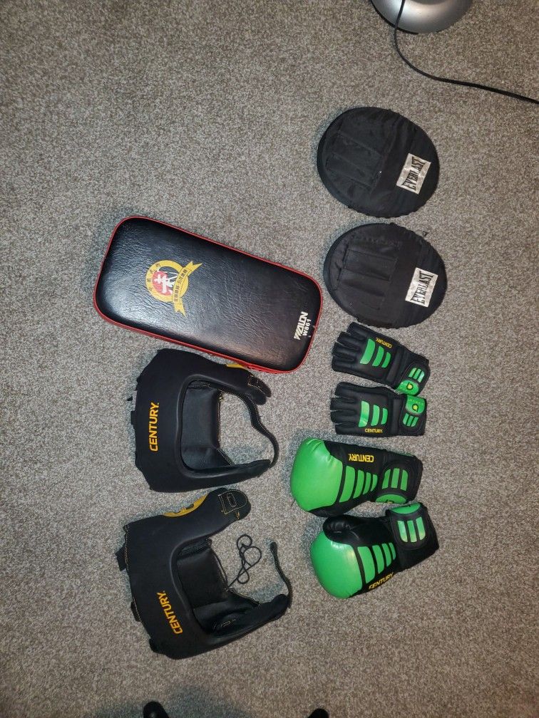 Century Brave Youth Boxing Sparring Set