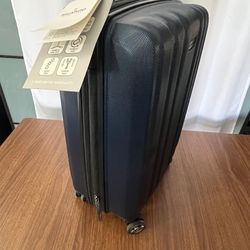 Brand New Expandable Spinner Carry On Luggage