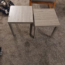 2 Small End Tables 