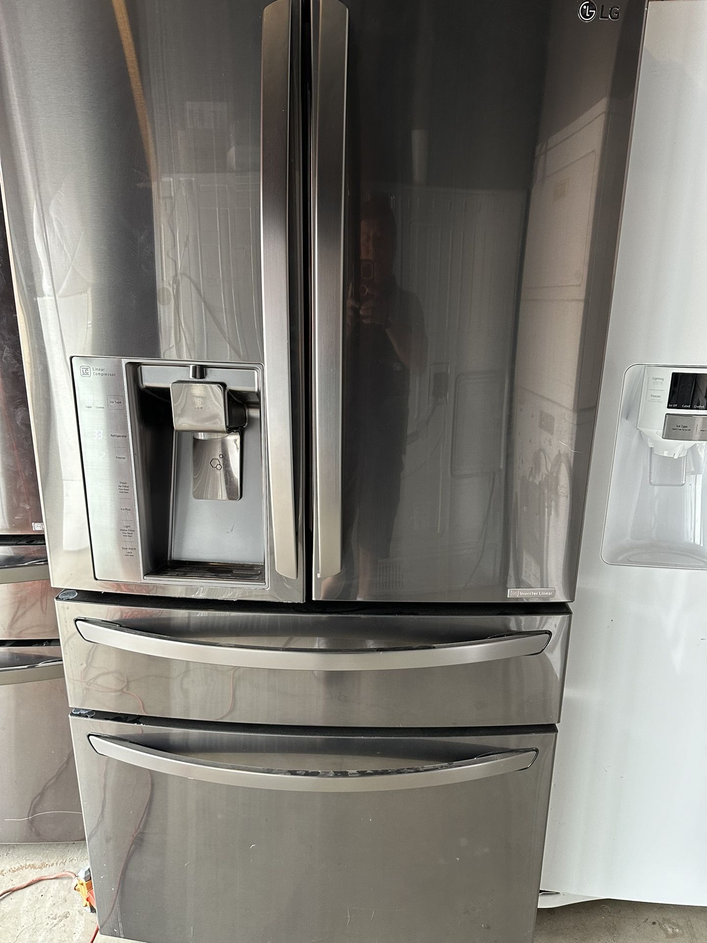 LG Refrigerator Everything Works