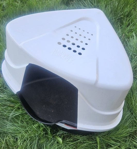Corner Litter Box