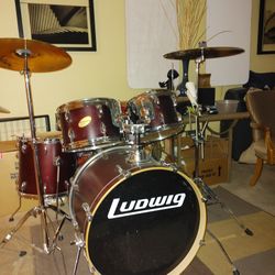 Ludwig 5pc Plus Drum Set  w/ Zildjian cymbles