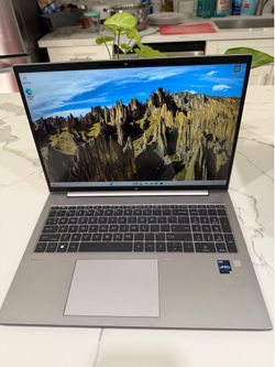 HP ZBook Firefly G10 13th gen i7 16GB RAM 500GB SSD 4GB Graphics Card