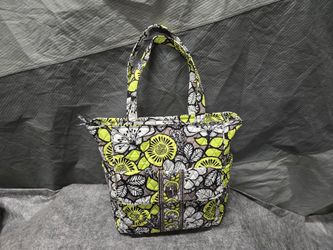 VERA BRADLEY Zippered Tote - NEW