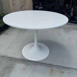 WHITE DINING TABLE 