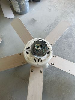 Lot of 4 Used 5 blade ceiling fans all working with lamps