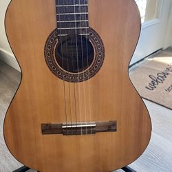 Sunlite 1600g Acoustic Guitar (Like new)