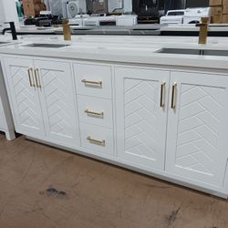 72in Bathroom Vanity With Quartz Top And Sinks Included 