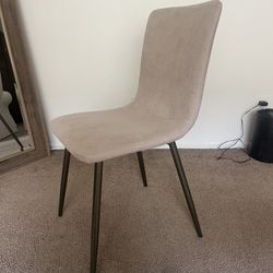 Set Of 4 Dining Chairs. Great Condition. Almost Brand New