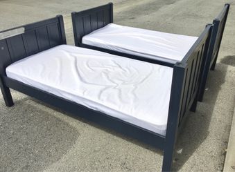 ••••(2) Twin Beds With Mattresses••••